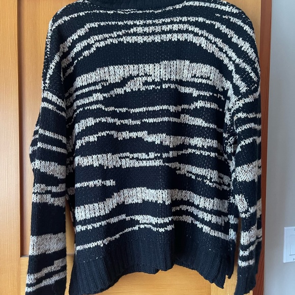 John and Jenn Zebra Half Zip - Picture 4 of 4